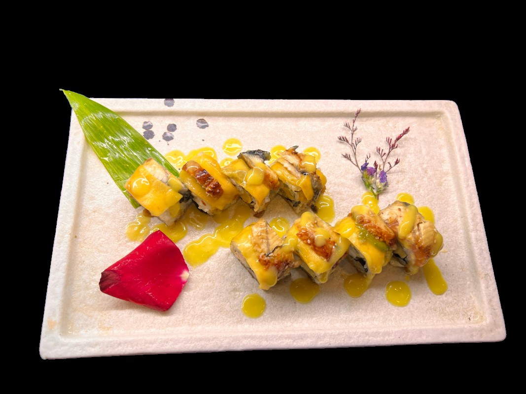 C56. Cơm cuộn phủ lươn xoài Mangoto unagi roll